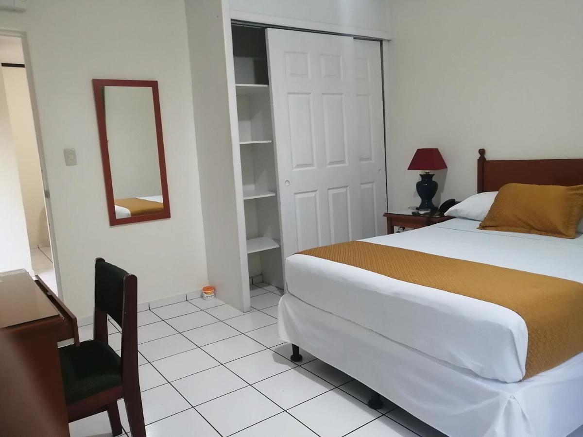 Hotel Villa Serena San Benito San Salvador Extérieur photo