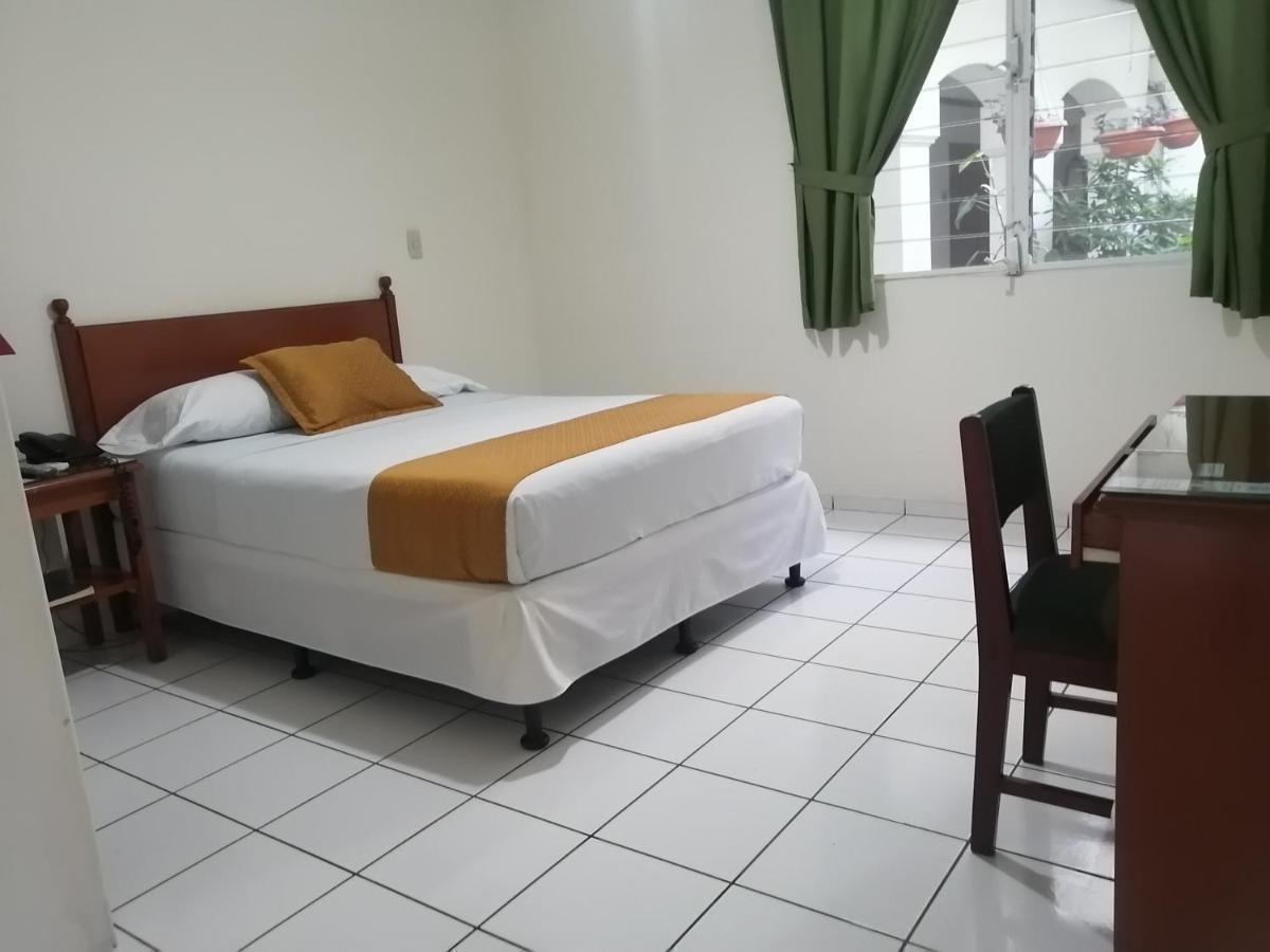 Hotel Villa Serena San Benito San Salvador Extérieur photo