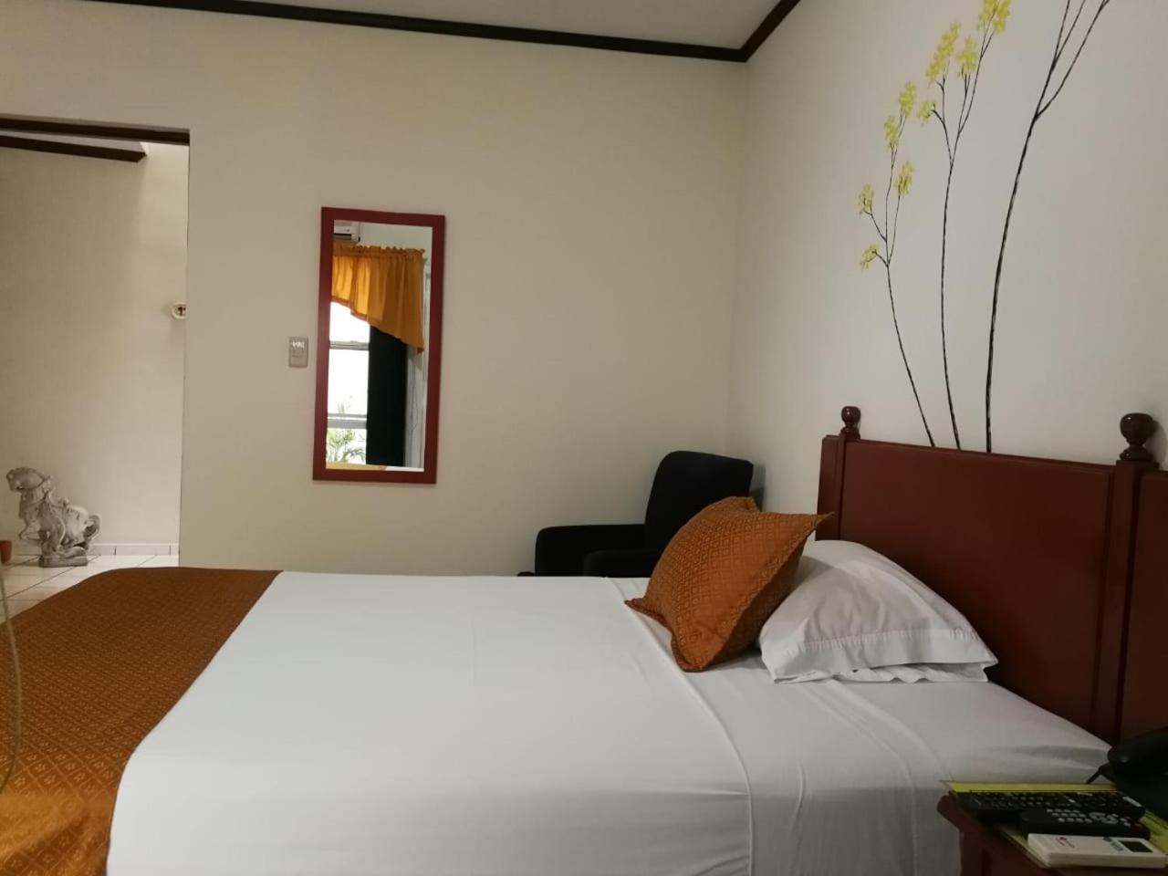 Hotel Villa Serena San Benito San Salvador Extérieur photo